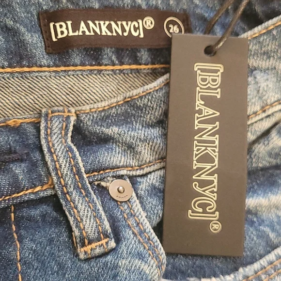 NWT BLANK NYC Stagger Hem Straight Leg Jeans Size 26 - Picture 6 of 8